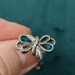 Vintage Sarah Coventry 1976 Bow green rhinestone adjustable Ring